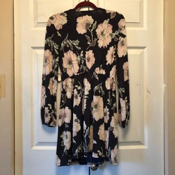 NWT - Altar’d State Navy Floral Dress - Picture 4 of 6